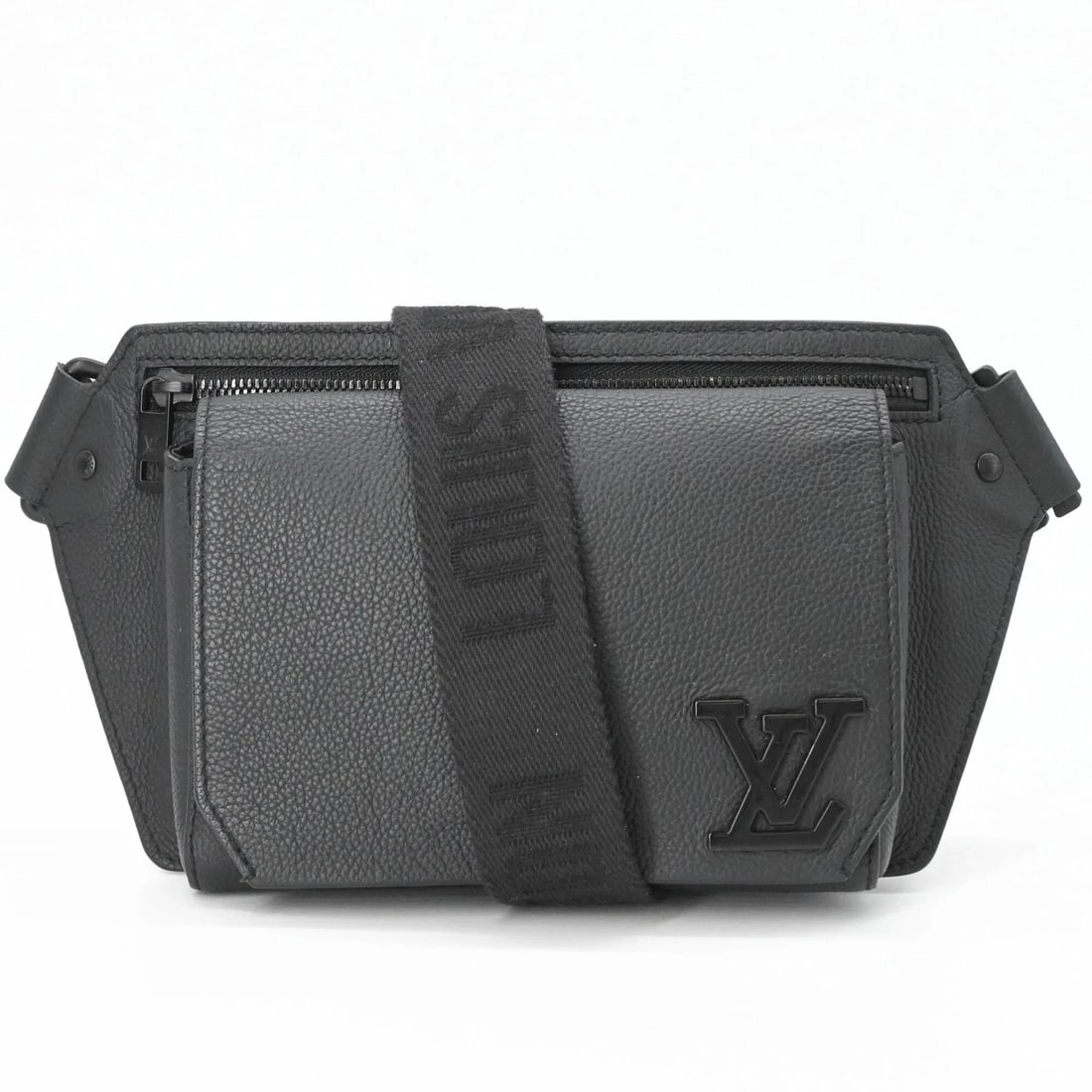 LOUIS VUITTON LV AEROGRAM TAKEOFF SLING BODY BAG WAIST SHOULDER: LOUIS VUITTON LV Aerogram Takeoff Sling Body Bag Waist Shoulder Brand: Louis Vuitton Type/Style: Shoulder bag, Sling bag Material: Leather Color: Black,Noir Size: (HxWxD)32cm x 18cm x 3.5cm / 12.59'' 