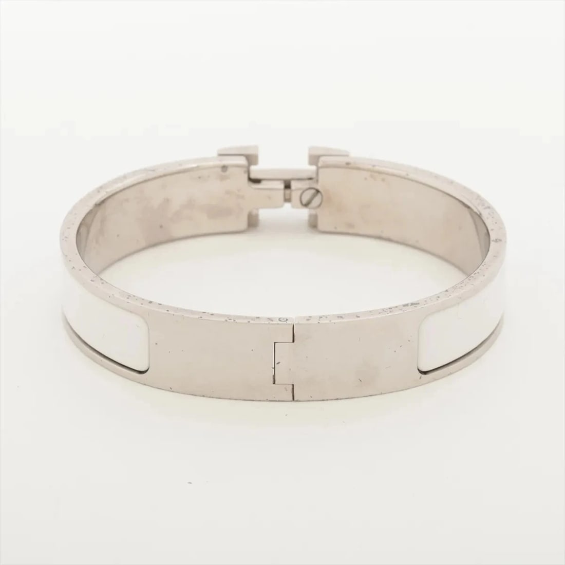 HERMES CLICK H BANGLE FANS BANGLE GP SILVER: Hermes click H bangle fans Bangle GP Silver Brand: Hermes Type/Style: Bracelet Material: GP Color: Silver Size: Bracelet length:15.5cm Accessories: None Accessories Notice: When purchasing pre-owned