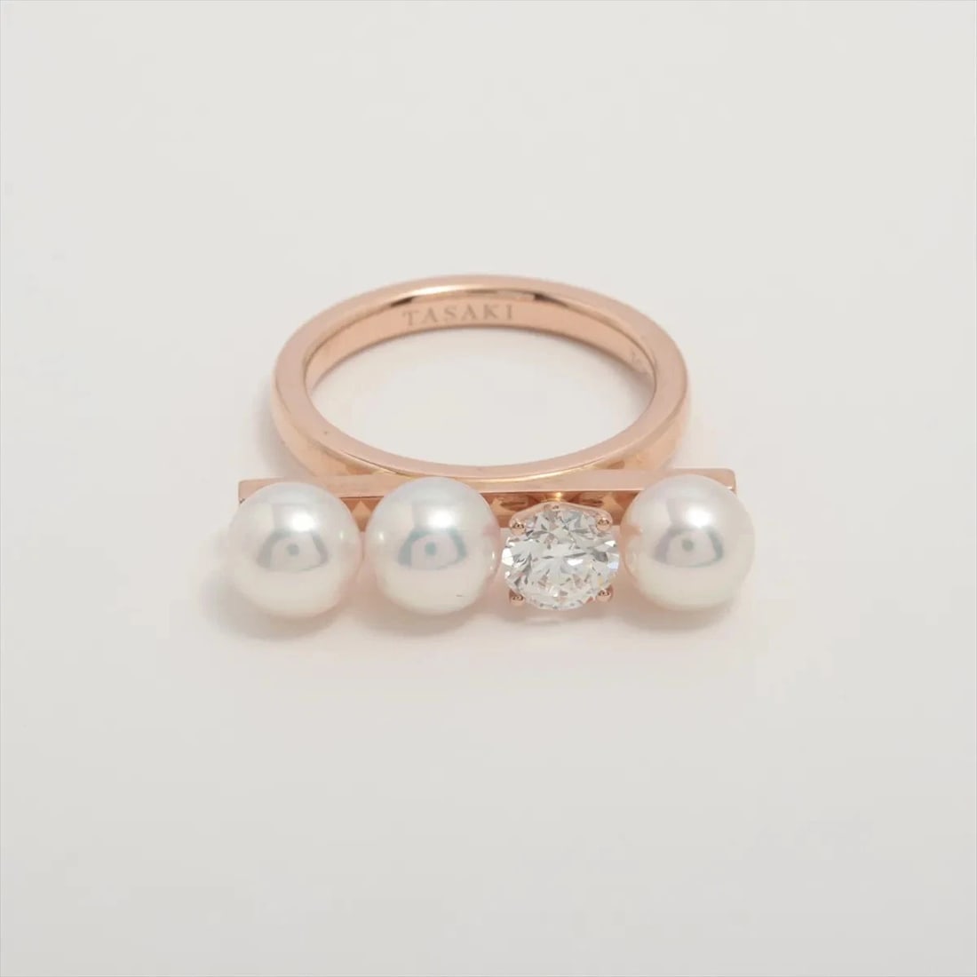 TASAKI BALANCE SOLO PEARL DIAMOND RING 750(PG): TASAKI Balance Solo Pearl diamond Ring 750(PG) Brand: TASAKI Type/Style: Ring Material: 750(PG) Color: pink gold Size: 5 - 5.25 US Accessories: None Accessories Notice: When purchasing pre-owned