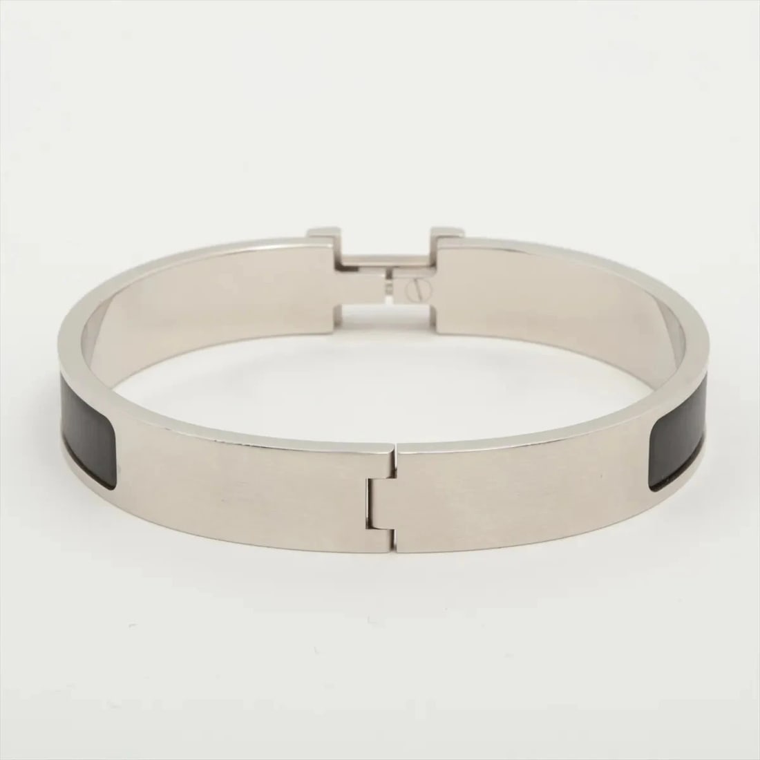 HERMES CLICK HH FANS BANGLE GP: Hermes click HH fans Bangle GP Brand: Hermes Type/Style: Bracelet Material: GP Color: Black ? Silver Size: Bracelet length:19cm Accessories: None Accessories Notice: When purchasing pre-ow