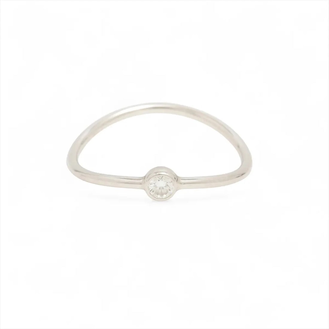 TIFFANY WAVE SINGLE ROW DIAMOND RING PT950: Tiffany Wave Single row diamond Ring Pt950 Brand: Tiffany Type/Style: Ring Material: Pt950, Main Stone Natural Color: Silver Size: 5.5 - 5.75 US Accessories: None Accessories Notice: When purchasing