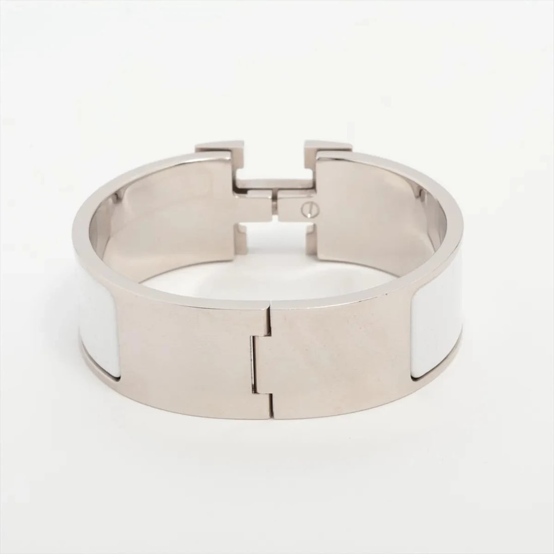 HERMES CLIC CLAC H BANGLE BANGLE GP WHITE X SILVER: Hermes Clic Clac H Bangle Bangle GP White x silver Brand: Hermes Type/Style: Bracelet Material: GP Color: White x silver Size: Bracelet length:16cm Accessories: None Accessories Notice: When