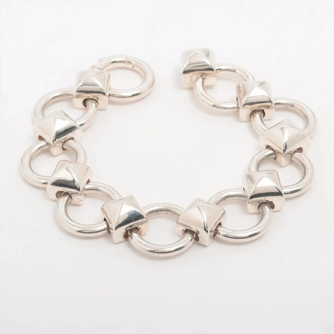 HERMES LANCELOT BRACELET: Hermes Lancelot Bracelet Brand: Hermes Type/Style: Bracelet Material: 925 Color: Silver Size: Bracelet length:17cm Accessories: None Accessories Notice: When purchasing pre-owned goods, please refer