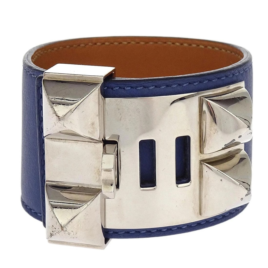 HERMES BLUE ENCRE SWIFT COLLIER DE CHIEN BANGLE: Hermes Blue Encre Swift Collier De Chien Bangle Brand: Hermes Type/Style: Bracelet Material: Swift Leather Color: blue Size: Inner circumference : 15.0 - 17.0 cmWidth : 3.8 cm Accessories: None