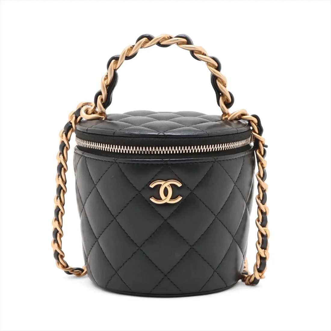 CHANEL MATELASSE LAMBSKIN VANITY BAG CHAIN SHOULDER BLACK: Chanel Matelasse Lambskin Vanity bag Chain shoulder Black Brand: Chanel Type/Style: Vanity bag Material: Lambskin Color: Black Size: Height:4.3inchLength:3.7inchDepth:3.0inch Accessories: None