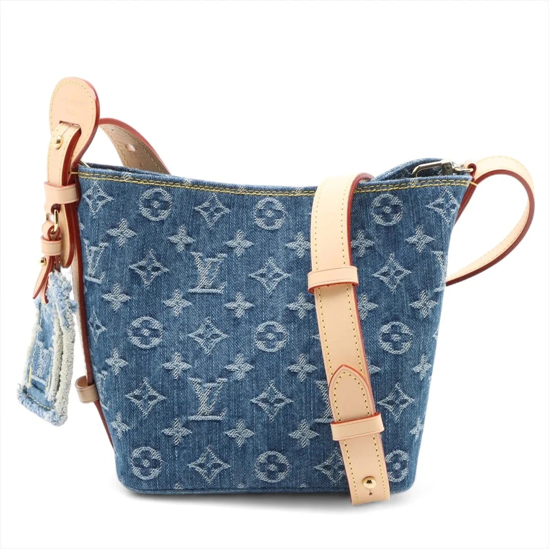 LOUIS VUITTON MONOGRAM DENIM ALL IN BB BLUE: Louis Vuitton Monogram denim All in BB Blue Brand: Louis Vuitton Type/Style: Shoulder bag Material: None Color: Blue Size: Height:7.3inchLength:6.7inchDepth:5.1inch Accessories: None Acces