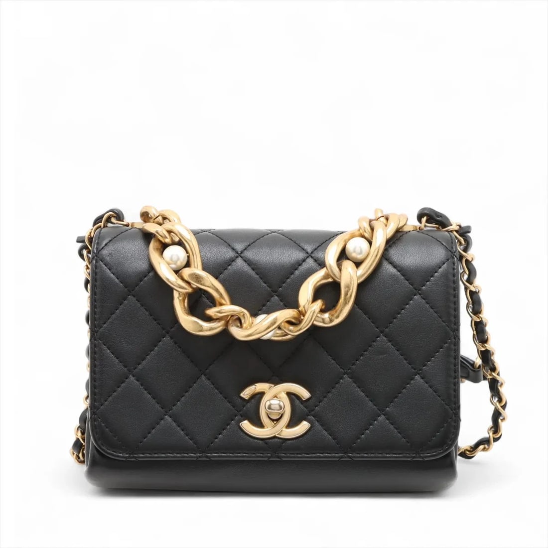 CHANEL MATELASSE LAMBSKIN CHAIN SHOULDER BAG PEARL BLACK: Chanel Matelasse Lambskin Chain Shoulder Bag Pearl Black Brand: Chanel Type/Style: Shoulder bag Material: Lambskin Color: Black Size: Height:4.7inchLength:6.9inchDepth:2.6inch Accessories: None