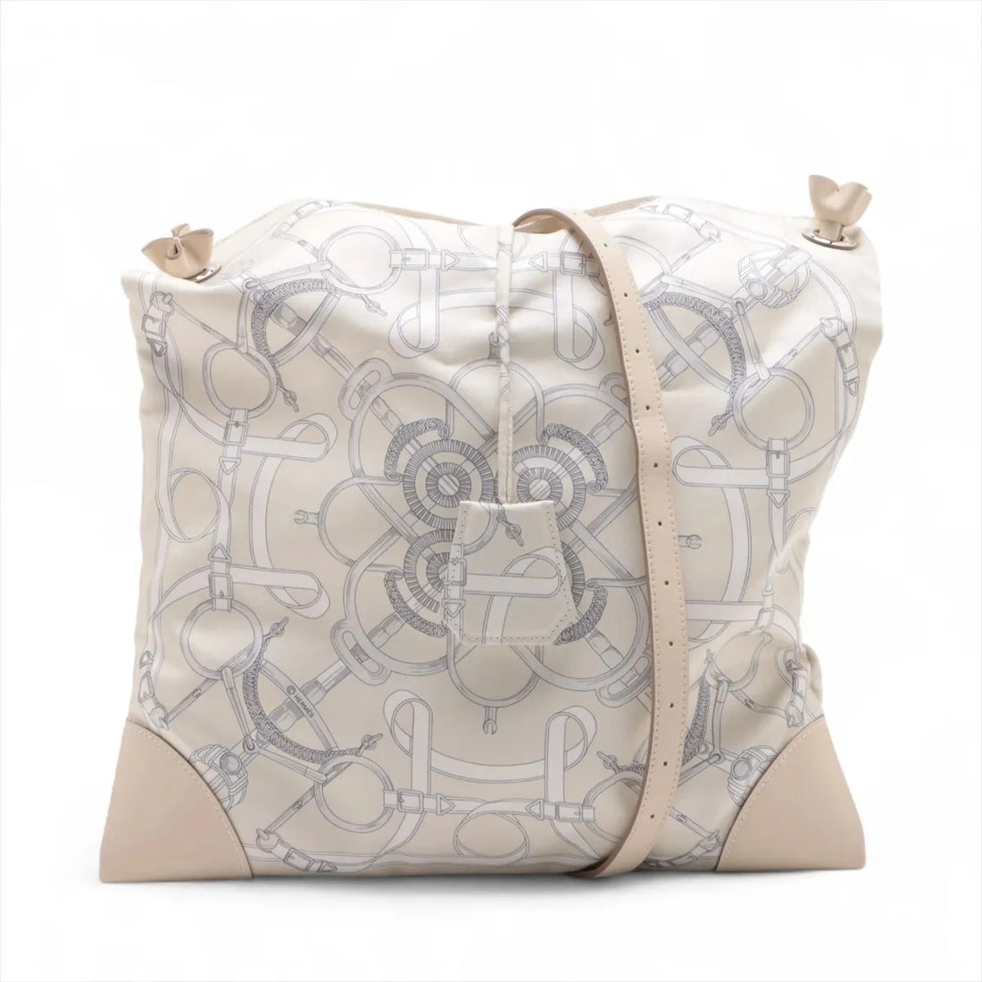HERMES SILKY CITY PM SILK X LEATHER IVORY X CR?PE SILVER: Hermes Silky City PM Silk x leather ivory x cr?pe Silver Brand: Hermes Type/Style: Shoulder bag Material: Silk x leather Color: ivory x cr?pe Size: Height:12.6inchLength:13.0inchDepth:0.4inch Acce