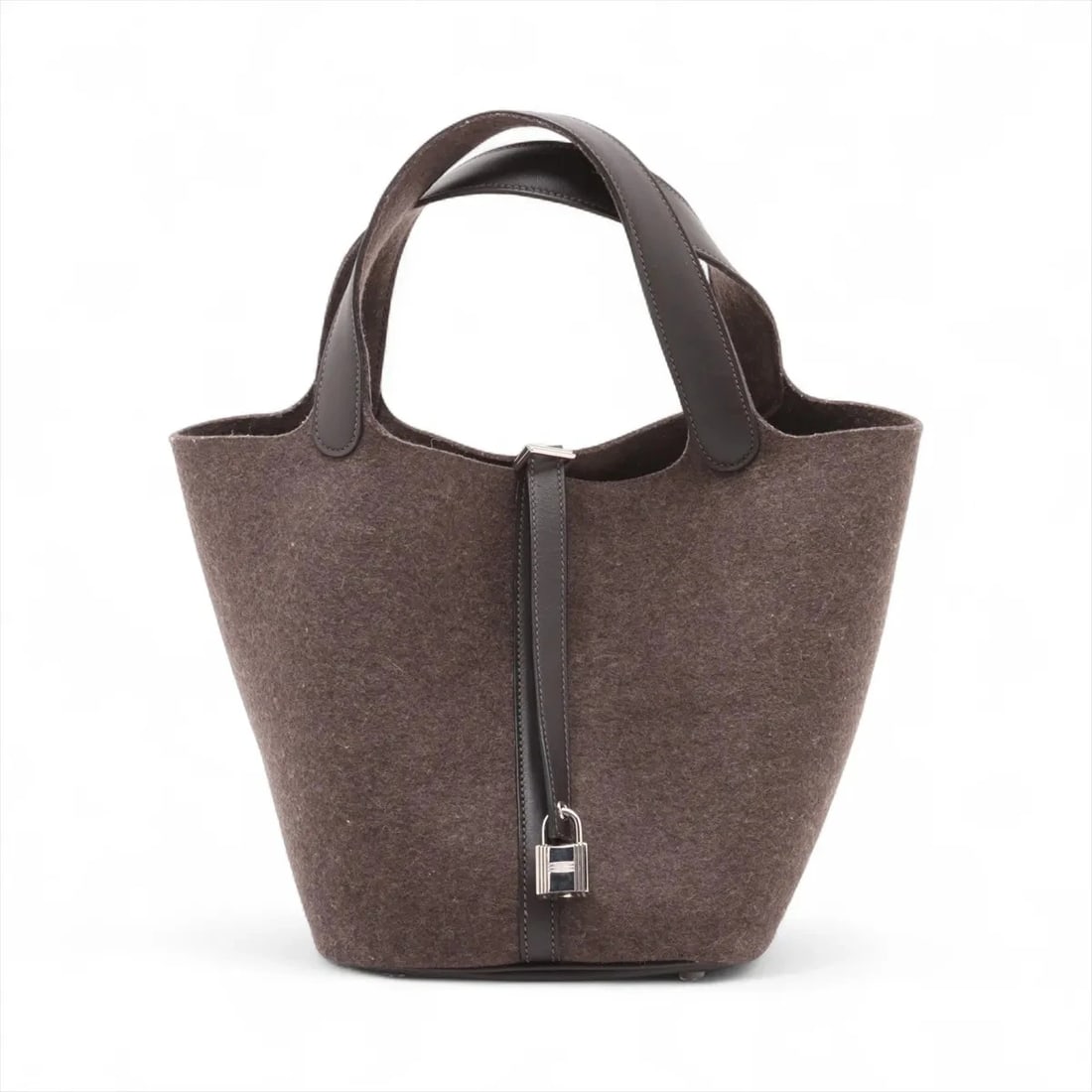 HERMES PICOTIN LOCK 22 MM TOUCH FELT X VOSWIFT VERT GRIS SILVER: Hermes Picotin Lock 22 MM touch Felt x Voswift Vert gris Silver Brand: Hermes Type/Style: Hand bag Material: Felt x Vow Swift Color: Vert gris Size: Height:8.5inchLength:8.5inchDepth:6.9inch Acces