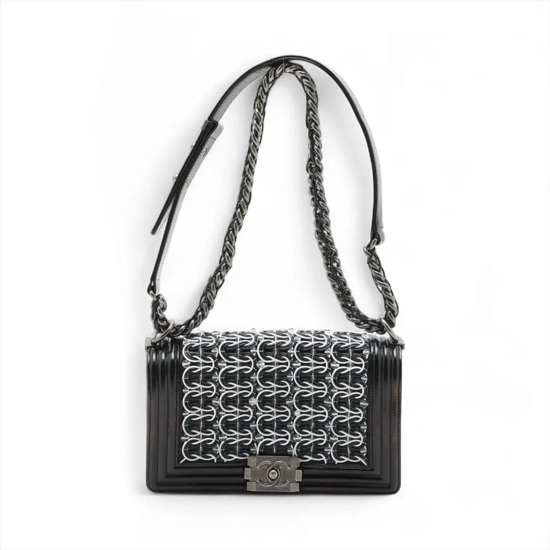 CHANEL BOY CHANEL 25 LEATHER CHAIN SHOULDER BAG BLACK: Chanel BOY CHANEL 25 Leather Chain Shoulder Bag Black Brand: Chanel Type/Style: Shoulder bag Material: Leather Color: Black Size: Height:5.7inchLength:9.8inchDepth:2.6inch Accessories: None