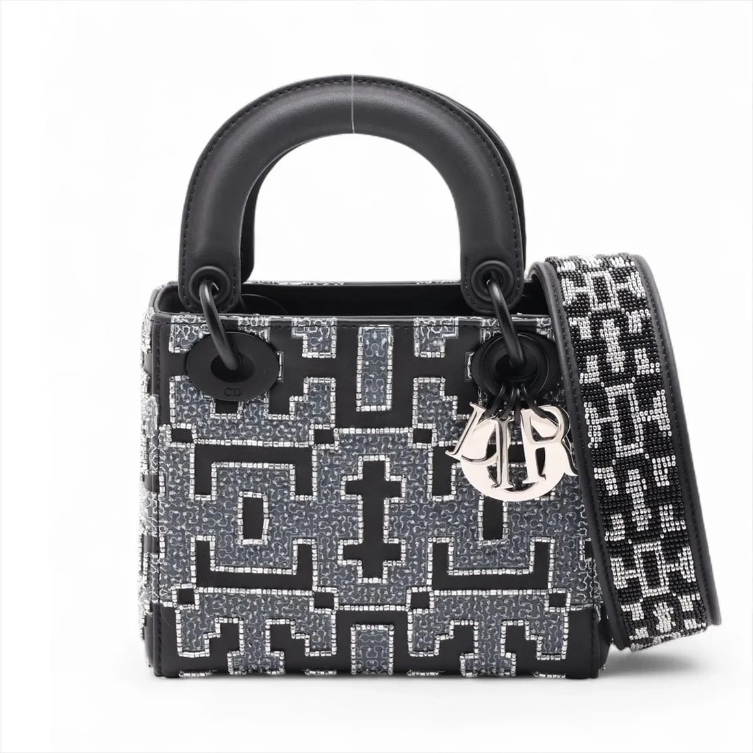 CHRISTIAN LEATHER X BEADS 2 WAY HANDBAG BLACK: Christian leather x beads 2 Way Handbag Black Brand: Christian Dior Type/Style: Hand bag Material: Leather x beads Color: Black Size: Height:5.5inchLength:6.7inchDepth:3.0inch Accessories: None