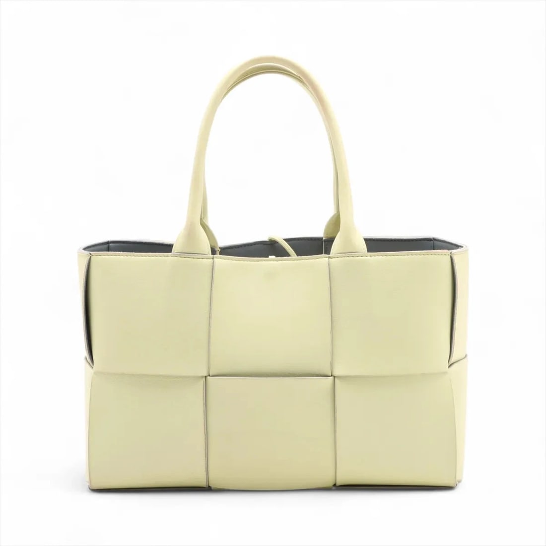 BOTTEGA VENETA MAXI INTRECCIATO SMALL ARCO LEATHER HAND BAG GREEN: Bottega Veneta Maxi Intrecciato Small Arco Leather Hand bag Green Brand: Bottega Veneta Type/Style: Top Handle Bag Material: Leather Color: Green Size: Height:7.9inchLength:11.8inchDepth:4.3inch A