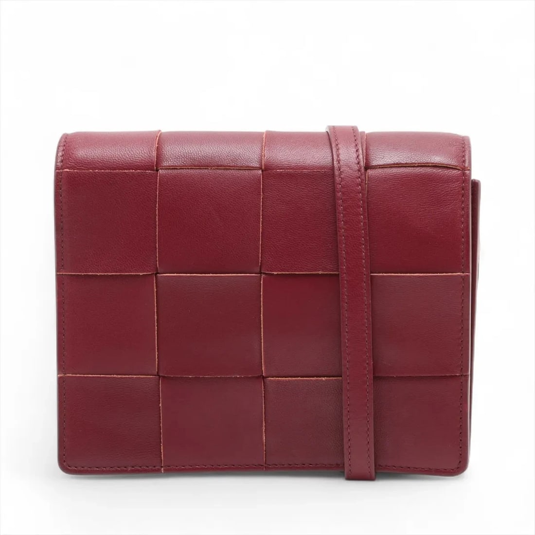 BOTTEGA VENETA MAXI INTRECCIATO CASSETTE MINI LEATHER SHOULDER BAG RED: Bottega Veneta Maxi Intrecciato Cassette Mini Leather Shoulder bag Red Brand: Bottega Veneta Type/Style: Shoulder Bag Material: Leather Color: Red Size: Height:5.1inchLength:6.3inchDepth:1.4inch A