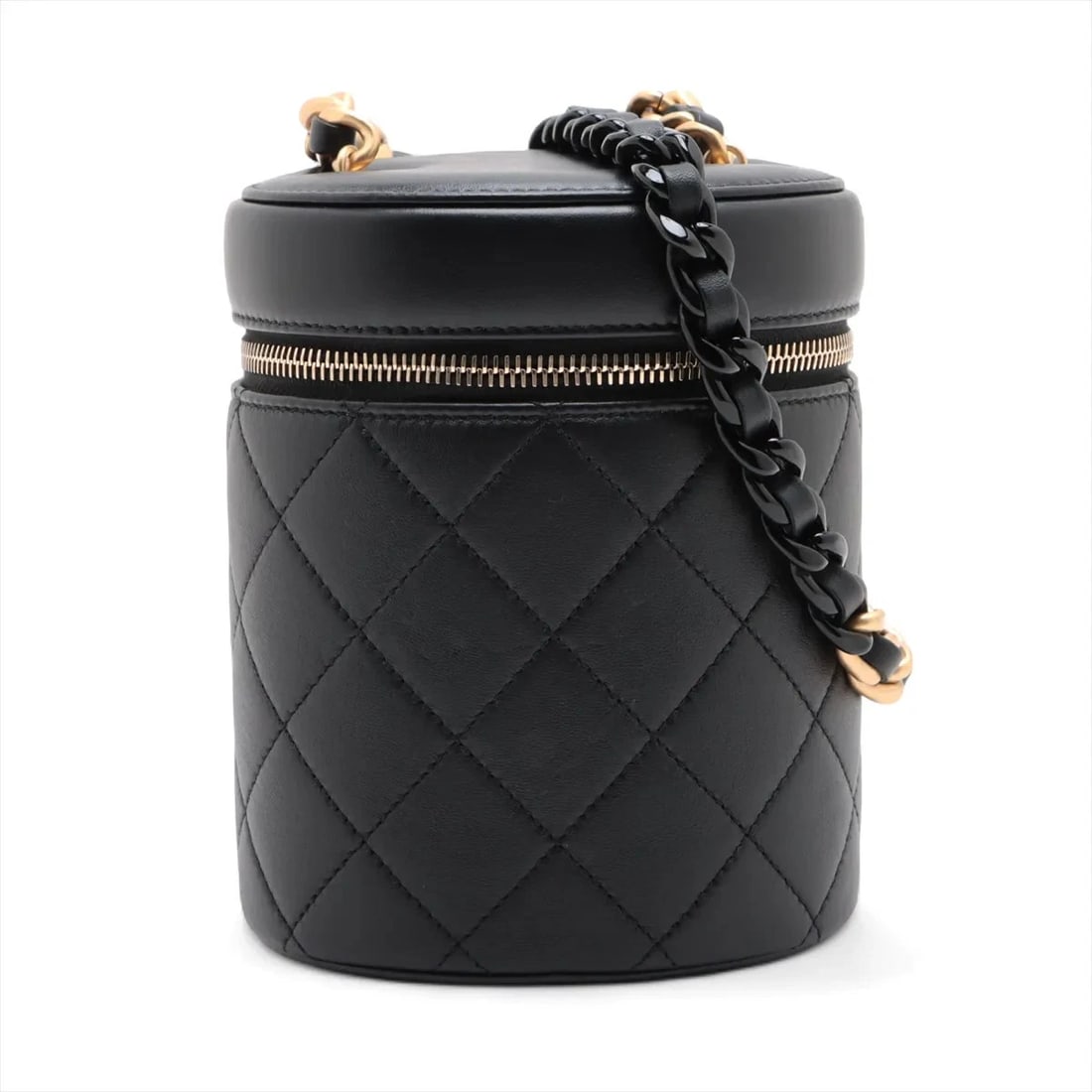 CHANEL MATELASSE LAMBSKIN CHAIN SHOULDER BAG VANITY: Chanel Matelasse Lambskin Chain Shoulder Bag Vanity Brand: Chanel Type/Style: Shoulder bag Material: Lambskin Color: Black Size: Height:6.3inchLength:4.9inchDepth:3.9inch Accessories: None