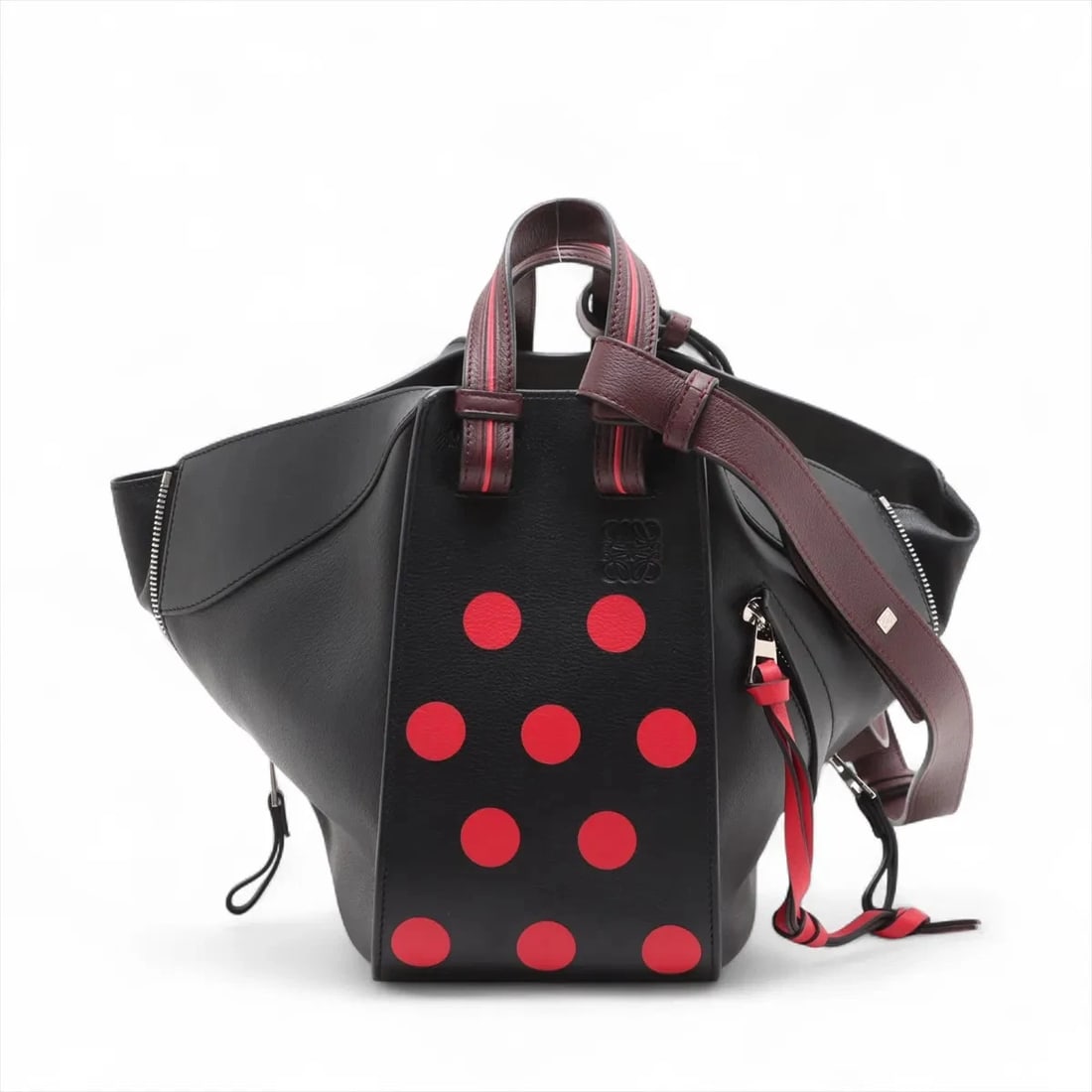 LOEWE HAMMOCK SMALL LEATHER 2 WAY HANDBAG BLACK X RED: Loewe Hammock Small Leather 2 Way Handbag Black x red Brand: Loewe Type/Style: Top Handle Bag Material: Leather Color: Black x red Size: Height:9.3inchLength:5.5inchDepth:11.0inch Accessories: Non