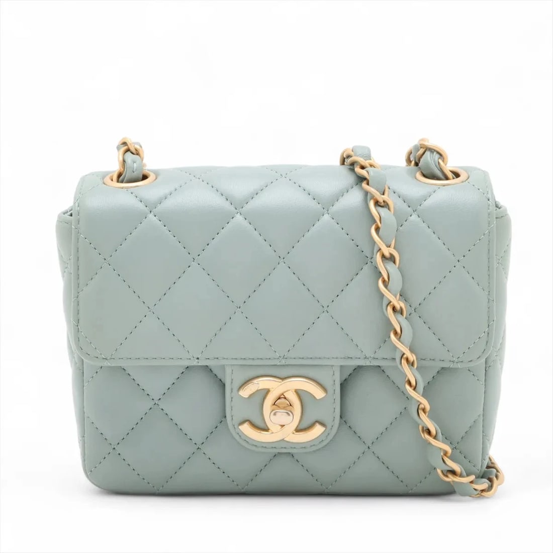 CHANEL MINI MATELASSE LAMBSKIN SINGLE FLAP SINGLE CHAIN: Chanel Mini Matelasse Lambskin Single Flap Single Chain Brand: Chanel Type/Style: Shoulder bag Material: Lambskin Color: Blue Size: Height:4.7inchLength:6.3inchDepth:1.8inch Accessories: None
