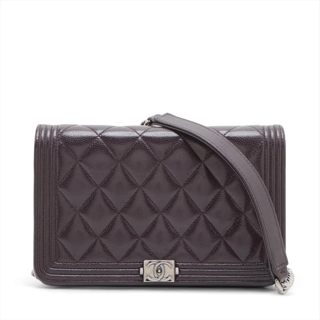 CHANEL BOY CHANEL CAVIAR SKIN CHAIN WALLET PURPLE: Chanel Boy Chanel Caviar Skin Chain Wallet Purple Brand: Chanel Type/Style: Shoulder bag Material: Caviar Skin Color: Purple Size: Height:4.9inchLength:7.5inchDepth:1.4inch Accessories: None <