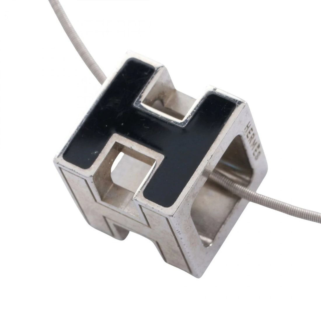 HERMES NECKLACE SILVER/BLACK STAINLESS STEEL: Hermes Necklace Silver/Black Stainless Steel Brand: Hermes Type/Style: Necklace Material: Not specified Color: Silver, Black Size: 0.5 inches x 0.5 inches Accessories: None Accessories Not