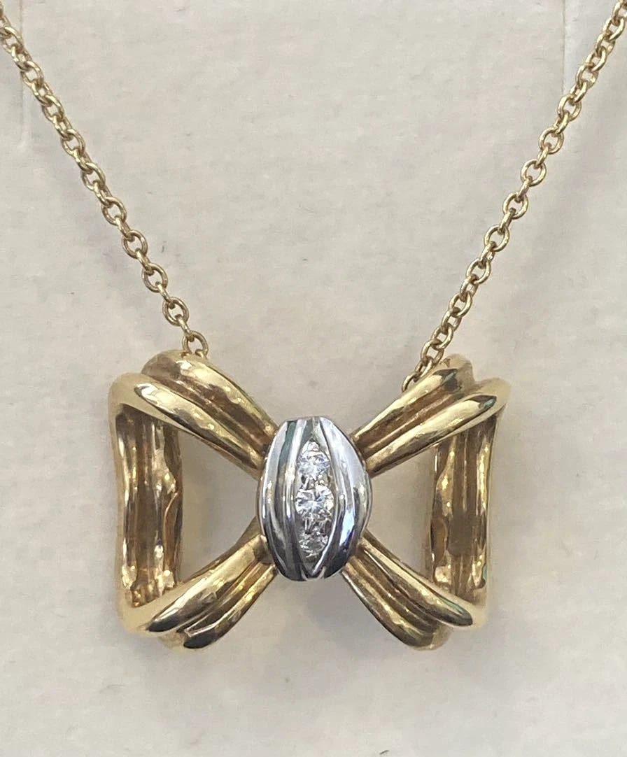 TIFFANY & CO DIAMOND PLATINUM 950 18K GOLD NECKLACE: Tiffany & Co Diamond Platinum 950 18k Gold Necklace Brand: Tiffany & Co. Type/Style: Necklace Material: 18k Yellow Gold Platinum 950, Main Stone Natural Color: Main Stone Color White Size: Chain Lengt