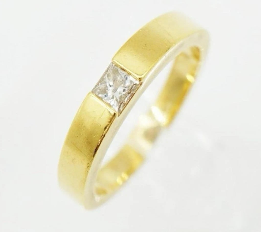 CARTIER TANK DIAMOND 18K YELLOW GOLD RING: Cartier Tank Diamond 18k Yellow Gold Ring Brand: Cartier Type/Style: Ring Material: 18k Yellow Gold, Main Stone Natural Color: Yellow Size: US5.75 Accessories: None Accessories Notice: Whe