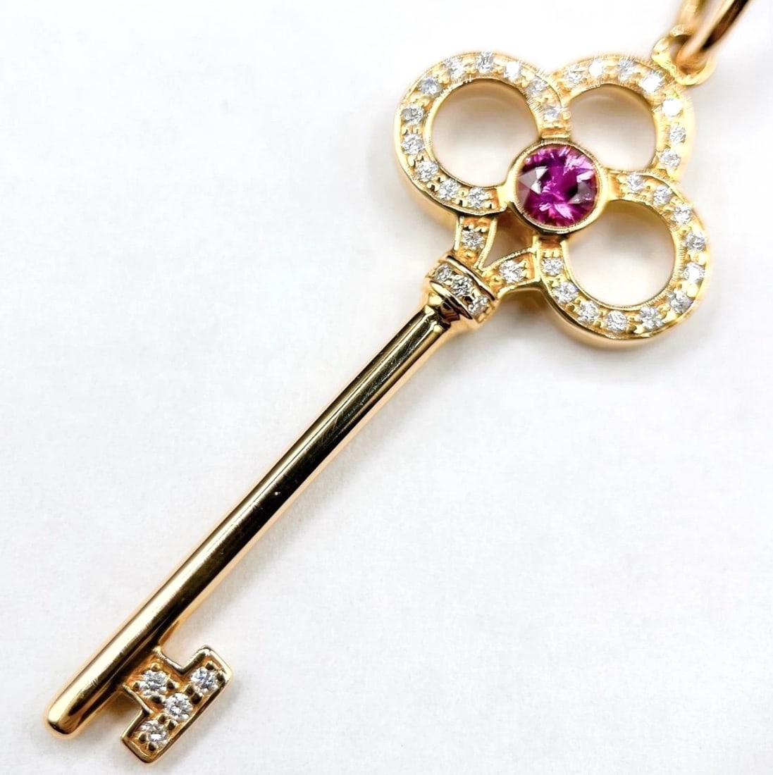 TIFFANY & CO CROWN KEY DIAMOND PAVE 18K ROSE GOLD PENDANT TOP NECKLACE: Tiffany & Co Crown Key Diamond Pave 18k Rose Gold Pendant Top Necklace Brand: Tiffany & Co. Type/Style: Pendant Material: 18k Rose Gold, Main Stone Natural Color: Gold Size: H 40.3 mm ? W 14.0?13.6 mm