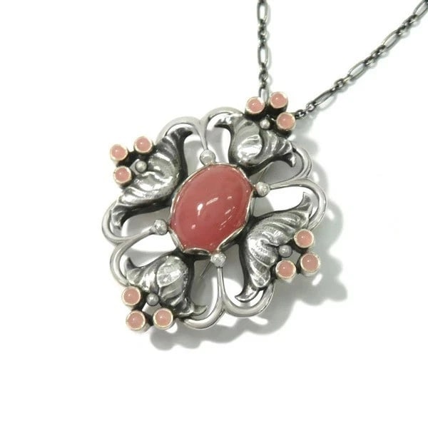 GEORG JENSEN ROSE QUARTZ STERLING SILVER BROOCH PENDANT NECKLACE: Georg Jensen Rose Quartz Sterling Silver Brooch Pendant Necklace Brand: Georg Jensen Type/Style: Necklace Material: Sterling Silver 925 Color: Silver Size: Chain length approx. 59.5 cm / 23.43 inches 