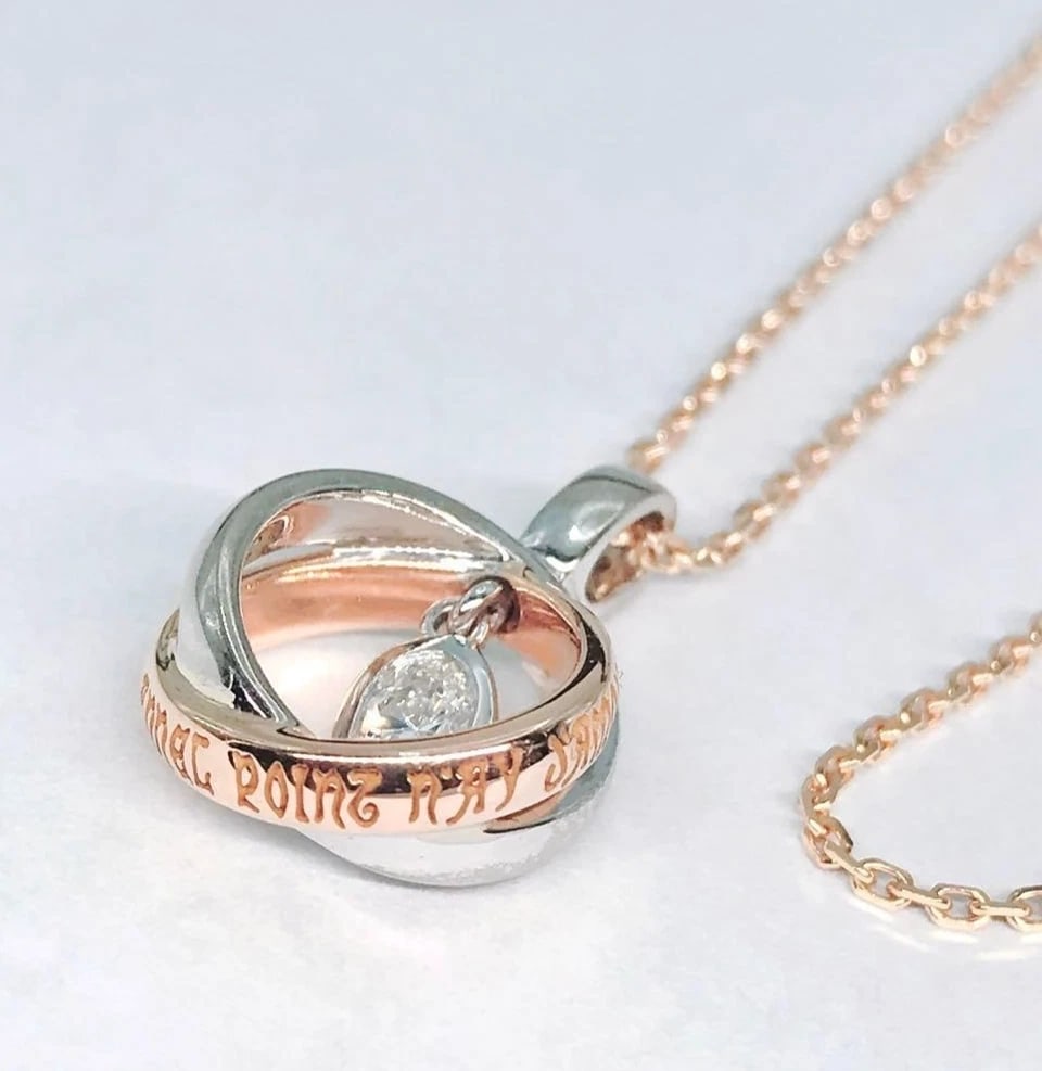 MELLERIO DITS MELLER LANNEL 18K TWO TONE GOLD NECKLACE PENDANT: Mellerio dits Meller LAnnel 18k Two Tone Gold Necklace Pendant Brand: Mellerio dits Meller Type/Style: Pendant Material: 18k Gold, Main Stone Natural Color: Multi Size: Chain Length: Approx. 45.0 cm /