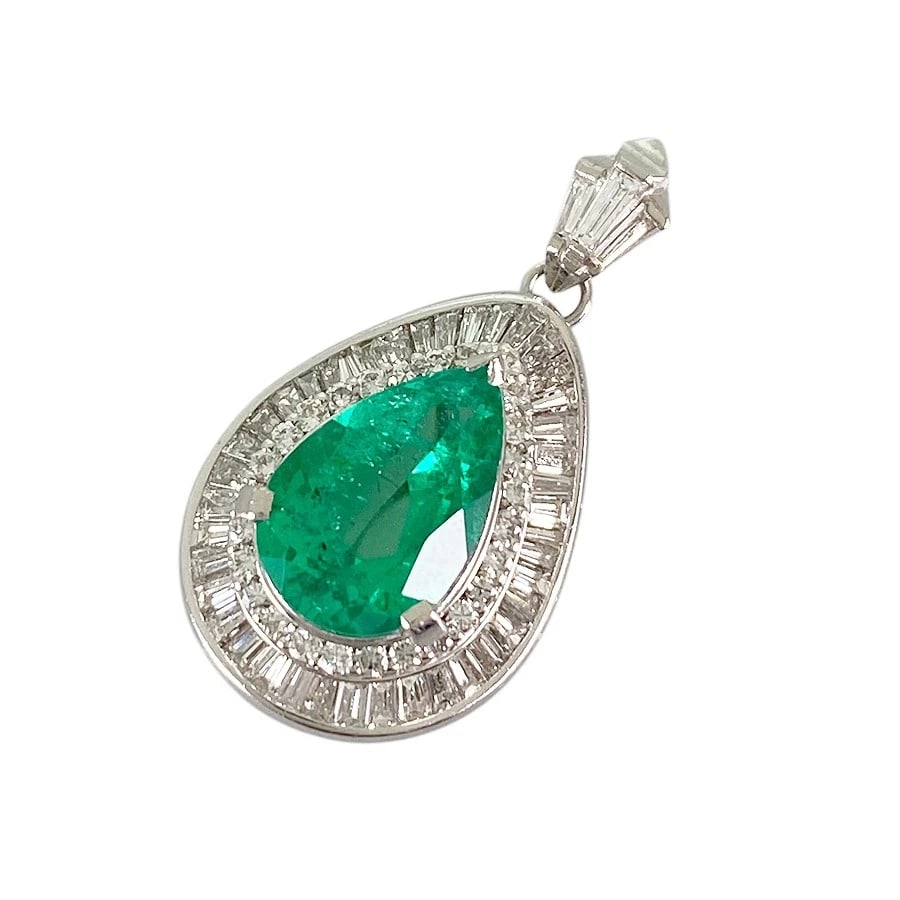 PENDANT TOP PLATINUM EMERALD DIAMOND: Pendant top Platinum Emerald Diamond Brand: None Type/Style: Pendant top Material: Platinum 900, Main Stone/Creation Secondary Stone diamond Color: Silver Size: Top size:28.3mm?15.1mm Accessories: