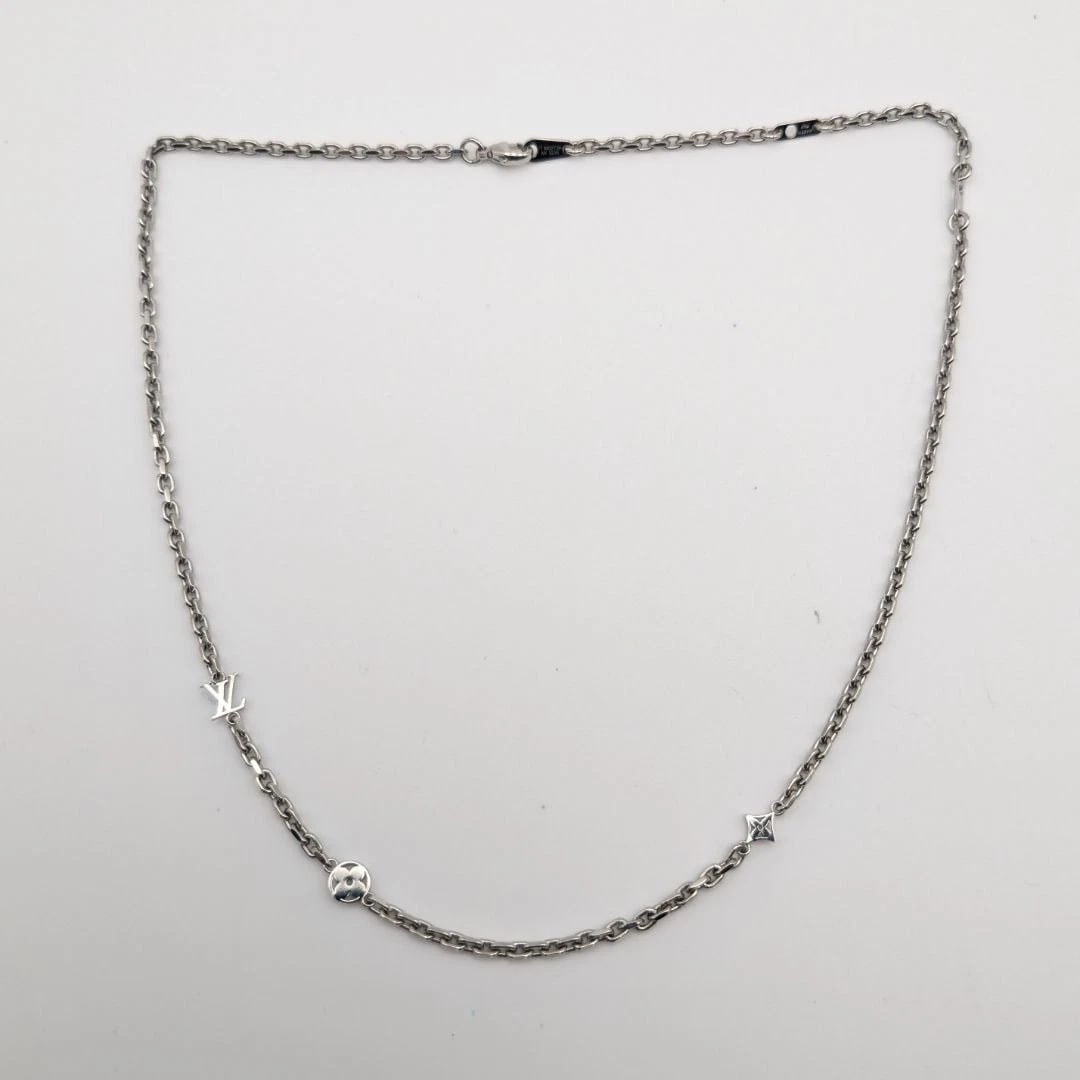 LOUIS VUITTON CHAIN VL YOURS NECKLACE SILVER: Louis Vuitton Chain VL Yours Necklace Silver Brand: Louis Vuitton Type/Style: Necklace Material: None, Color: none Size: Length 45-55 Accessories: None Accessories Notice: When purchasing
