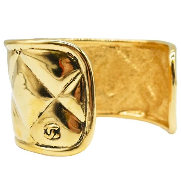 CHANEL MATELASSE COCO MARK CC LOGO BANGLE BRACELET GOLD: CHANEL Matelasse CoCo Mark CC Logo Bangle Bracelet Gold Brand: CHANEL Type/Style: Bracelet Material: plating, Color: gold Size: Width approx. 3.8cm Accessories: None Accessories Notice: Wh