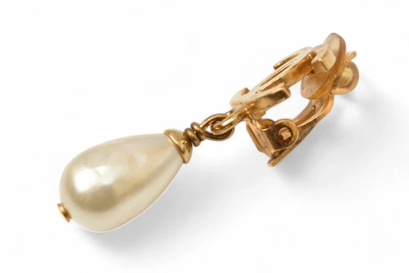 CHANEL EARRINGS COCO MARK CC LOGO PEARL MOTIF GOLD: Chanel Earrings Coco mark CC Logo Pearl Motif Gold Brand: CHANEL Type/Style: Earrings Material: GP, Color: GOLD Size: motif: approx. W1.5cm x H3.5cm Accessories: None Accessories Notice: W