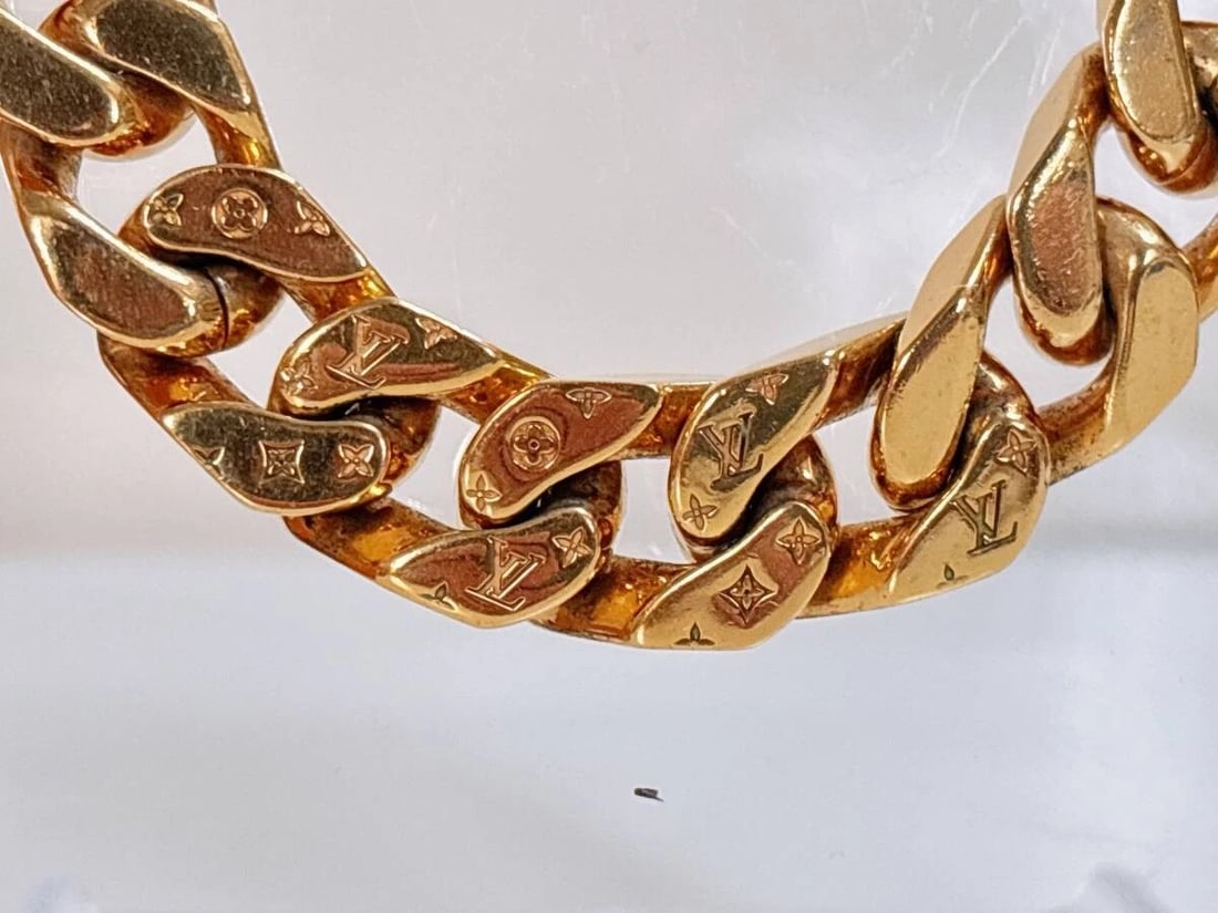 LOUIS VUITTON COLLIER GOLD CHAIN LINK NECKLACE: LOUIS VUITTON Collier Gold Chain Link Necklace Brand: Louis Vuitton Type/Style: Necklace Material: None, Color: GOLD Size: Chain length: Approx. 47cm Accessories: None Accessories Notice: