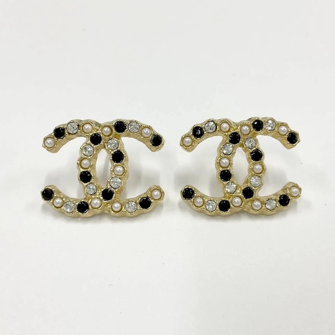 CHANEL CC COCO MARK EARRINGS RHINESTONE PEARL GOLD: CHANEL CC Coco Mark Earrings Rhinestone Pearl Gold Brand: CHANEL Type/Style: Pierced Earrings Material: Gold, Pearl, Rhinestone, Color: GOLD Size: 1.5cm (height) x 2cm (width) Accessories: None