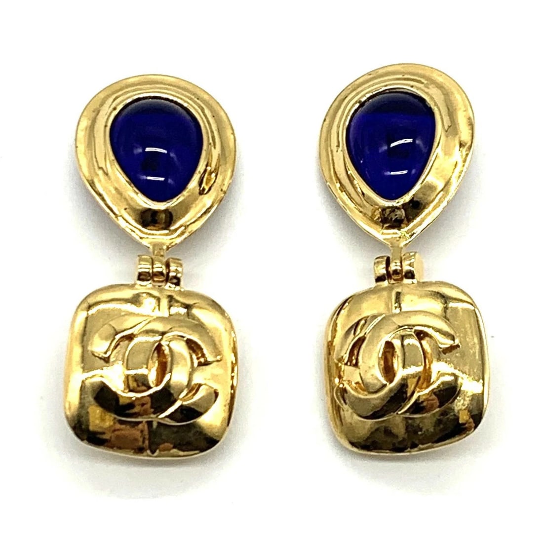CHANEL GRIPOIX TEARDROP COCO MARK EARRINGS GOLD X BLUE: Chanel Gripoix Teardrop Coco Mark Earrings Gold x Blue Brand: CHANEL Type/Style: Earrings Material: Metal ? Glass, Main Stone/Creation Gripoix glass Color: Gold x Blue Size: Height: approx. 5 cm, Widt