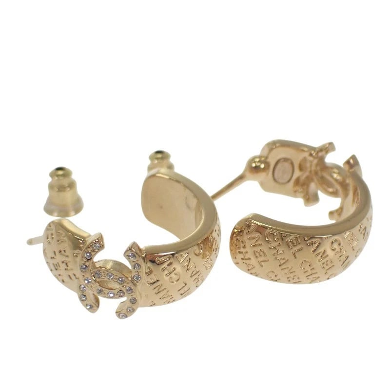 CHANEL CC HOOP EARRINGS METAL RHINESTONES GOLD COCO: CHANEL CC Hoop Earrings Metal Rhinestones Gold Coco Brand: CHANEL Type/Style: earrings Material: Metal/Rhinestone, Color: GOLD Size: Motif Width: Approx. 1cm Total Length: Approx. 1cm Accessories: