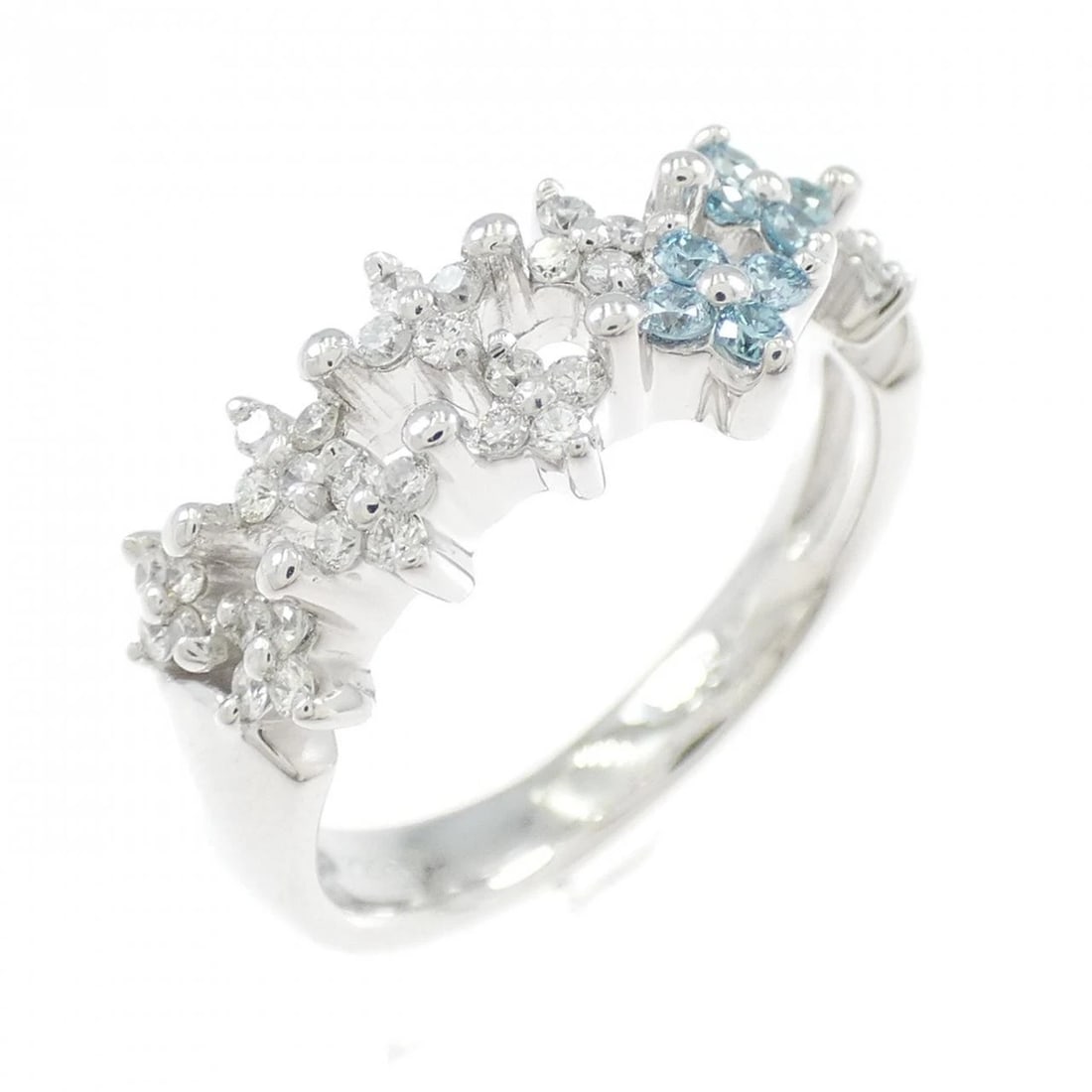 K18WG FLOWER DIAMOND RING: K18WG Flower Diamond Ring Brand: Unbranded Type/Style: Diamond Ring Material: 18k White Gold, Color: White Gold Size: US 5 1/2 Accessories: None Accessories Notice: When purchasing pre-owned goods,