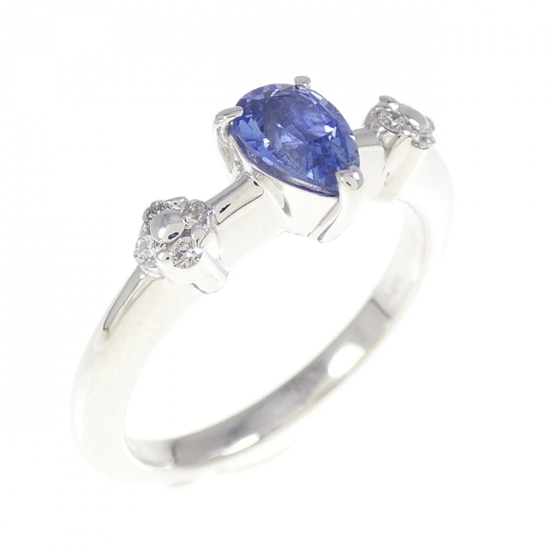 K18WG SAPPHIRE RING: K18WG Sapphire Ring Brand: Unbranded Type/Style: Sapphire Ring Material: 18k White Gold, Main Stone/Creation Sapphire Secondary Stone Diamond Color: White Gold Size: US 5 1/4 Accessories: None