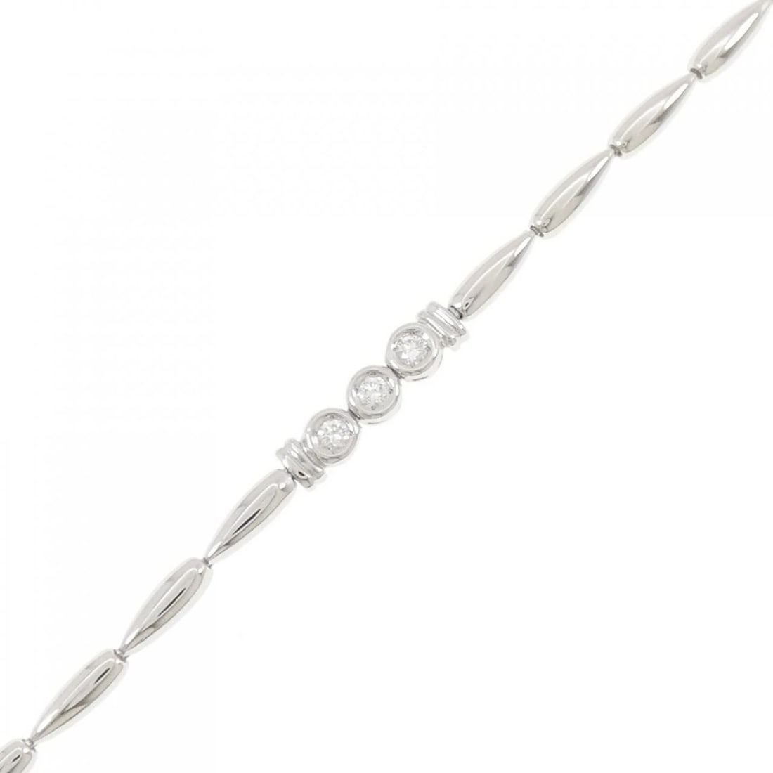 PT850 THREE STONE DIAMOND BRACELET: PT850 Three Stone Diamond Bracelet Brand: Unbranded Type/Style: Bracelet Material: PT850, Color: Platinum Size: Actual Size Max width approx: 4.0mmSize 18.5cm Accessories: None Accessories Notice: