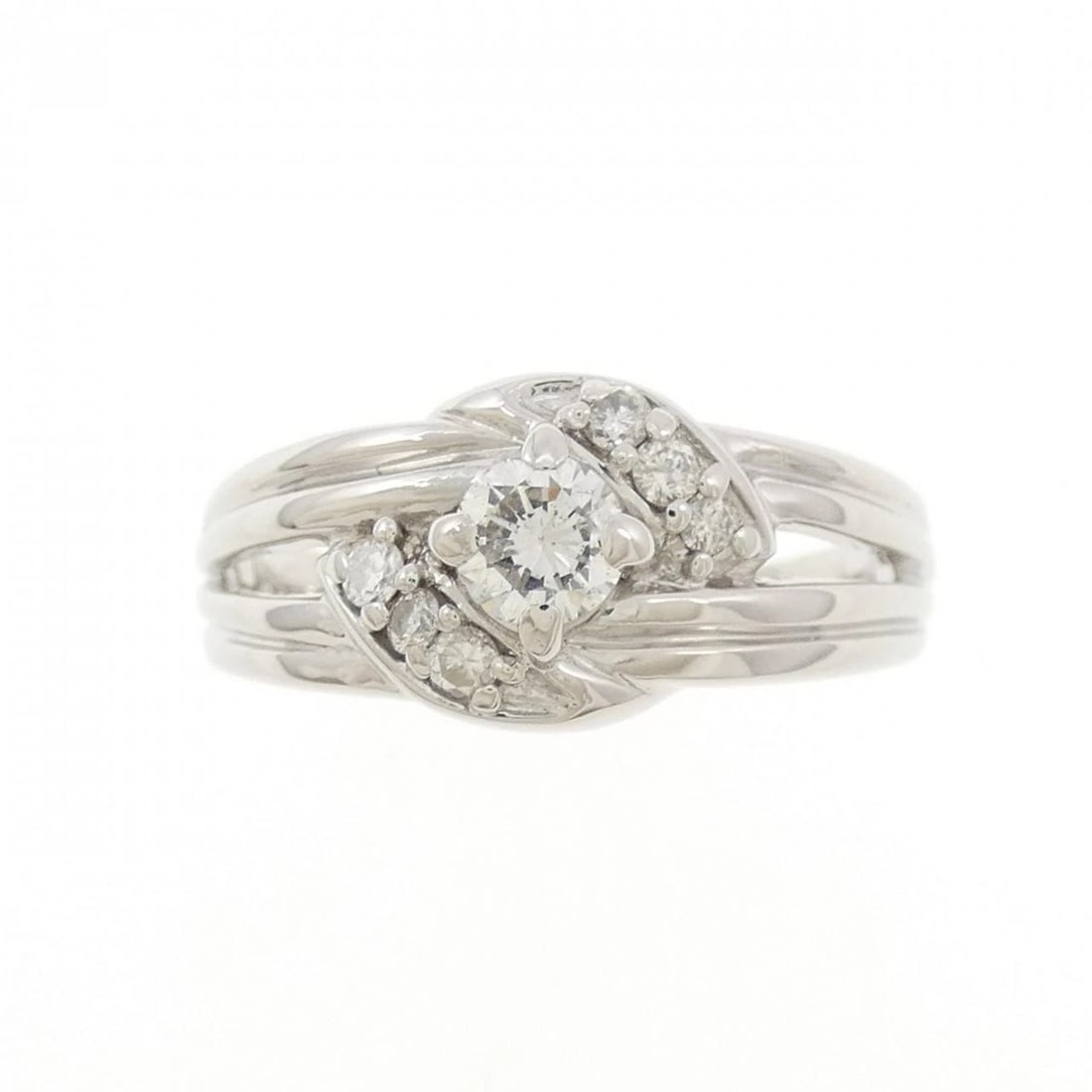 PT900 DIAMOND RING: PT900 Diamond Ring Brand: Unbranded Type/Style: Diamond Ring Material: Platinum900, Main Stone/Creation Natural Color: Platinum Size: US 8 1/2 Accessories: None Accessories Notice: When pu