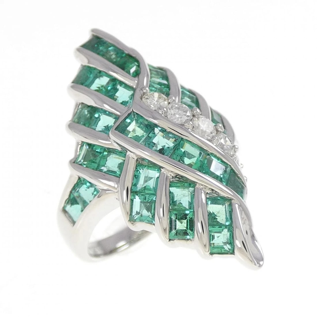 PT900 EMERALD RING: PT900 Emerald Ring Brand: Unbranded Type/Style: Emerald Ring Material: PT900, Main Stone/Creation EmeraldSecondaryStone Diamond Color: Silver Size: US 6 1/4 Accessories: None Accessories Notice: When