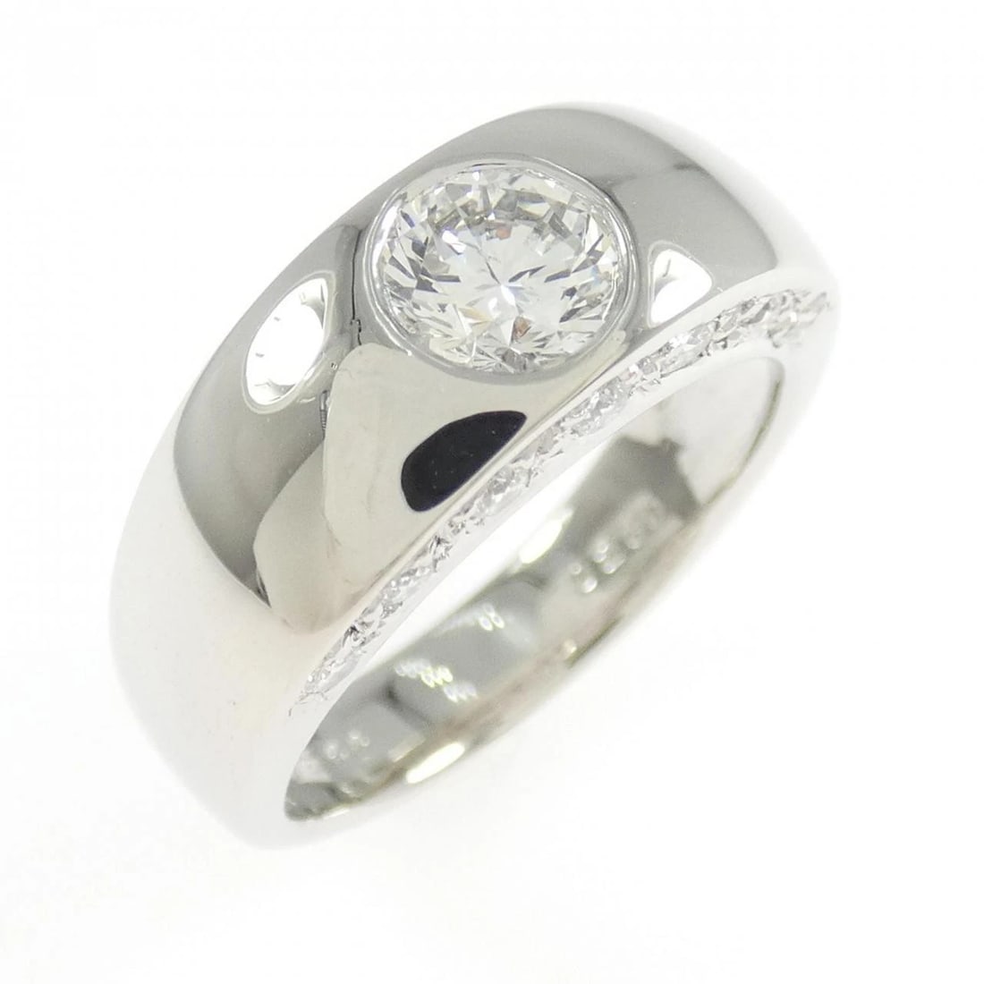 PT900 DIAMOND RING (1 of 3)