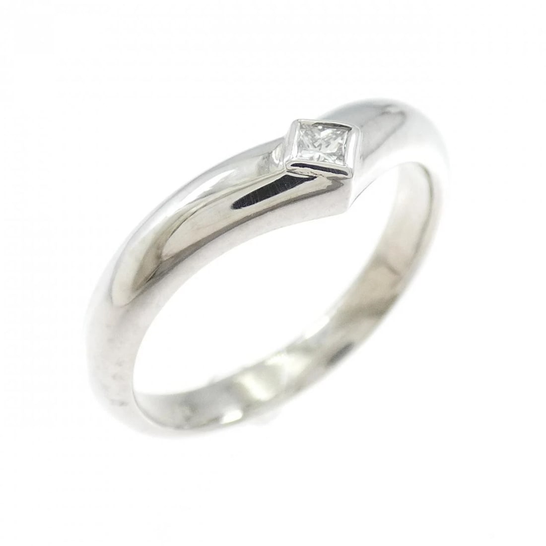 PT900 DIAMOND RING: PT900 Diamond Ring Brand: Unbranded Type/Style: Diamond Ring Material: PT900, Color: Silver Size: US 6 1/4 Accessories: None Accessories Notice: When purchasing pre-owned goods, please refer to the