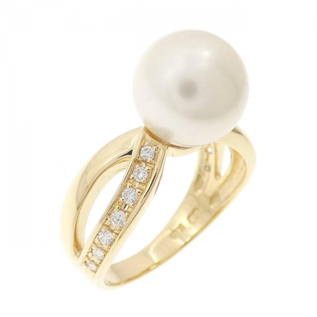 18K YELLOW GOLD AKOYA PEARL RING: 18K Yellow Gold Akoya Pearl Ring Brand: Unbranded Type/Style: Akoya Pearl Ring Material: K18 yellow gold, Main Stone/Creation Akoya Pearl Secondary Stone Diamond Color: Yellow Gold Size: US 6