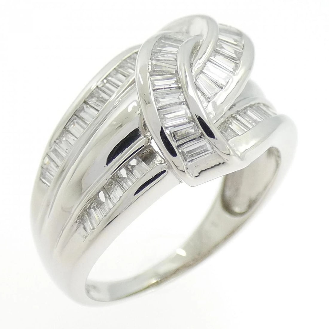 PT900 DIAMOND RING: PT900 Diamond Ring Brand: Unbranded Type/Style: Diamond Ring Material: PT900, Color: Silver Size: US 6 1/2 Accessories: None Accessories Notice: When purchasing pre-owned goods, please refer to the