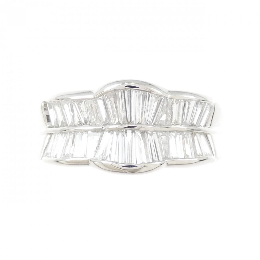 PT900 DIAMOND RING: PT900 Diamond Ring Brand: Unbranded Type/Style: Diamond Ring Material: Platinum900, Color: Platinum Size: US 6 1/2 Accessories: None Accessories Notice: When purchasing pre-owned goods, please refer