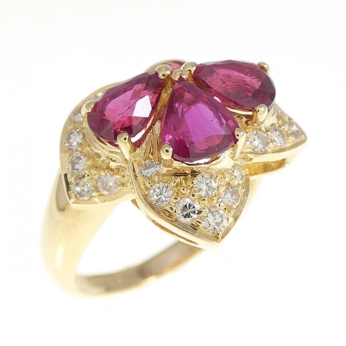 18K YELLOW GOLD RUBY RING: 18K Yellow Gold Ruby Ring Brand: Unbranded Type/Style: Ruby Ring Material: 18K Yellow Gold, Main Stone/Creation Ruby Secondary Stone Diamond Color: Yellow Gold Size: US 5 3/4 Accessories: None