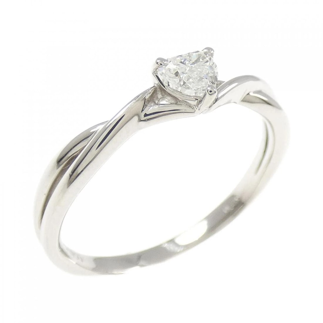 PT950 HEART DIAMOND RING (1 of 2)