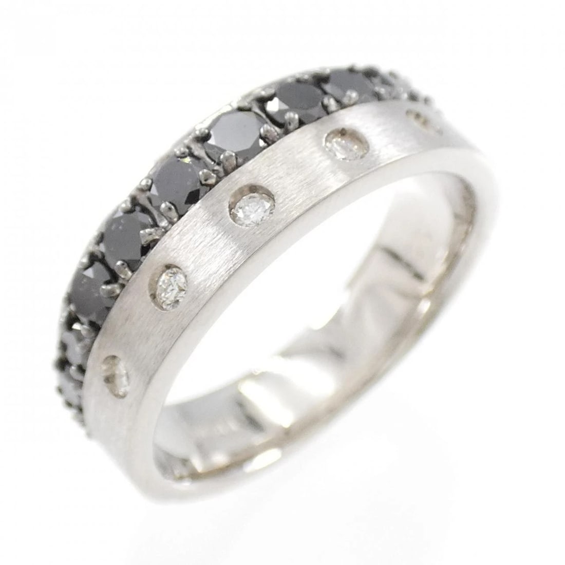 K18WG DIAMOND RING: K18WG Diamond Ring Brand: Unbranded Type/Style: Diamond ring Material: K18WG, Color: White Gold Size: US 5 1/2 Accessories: None Accessories Notice: When purchasing pre-owned goods, please refer to