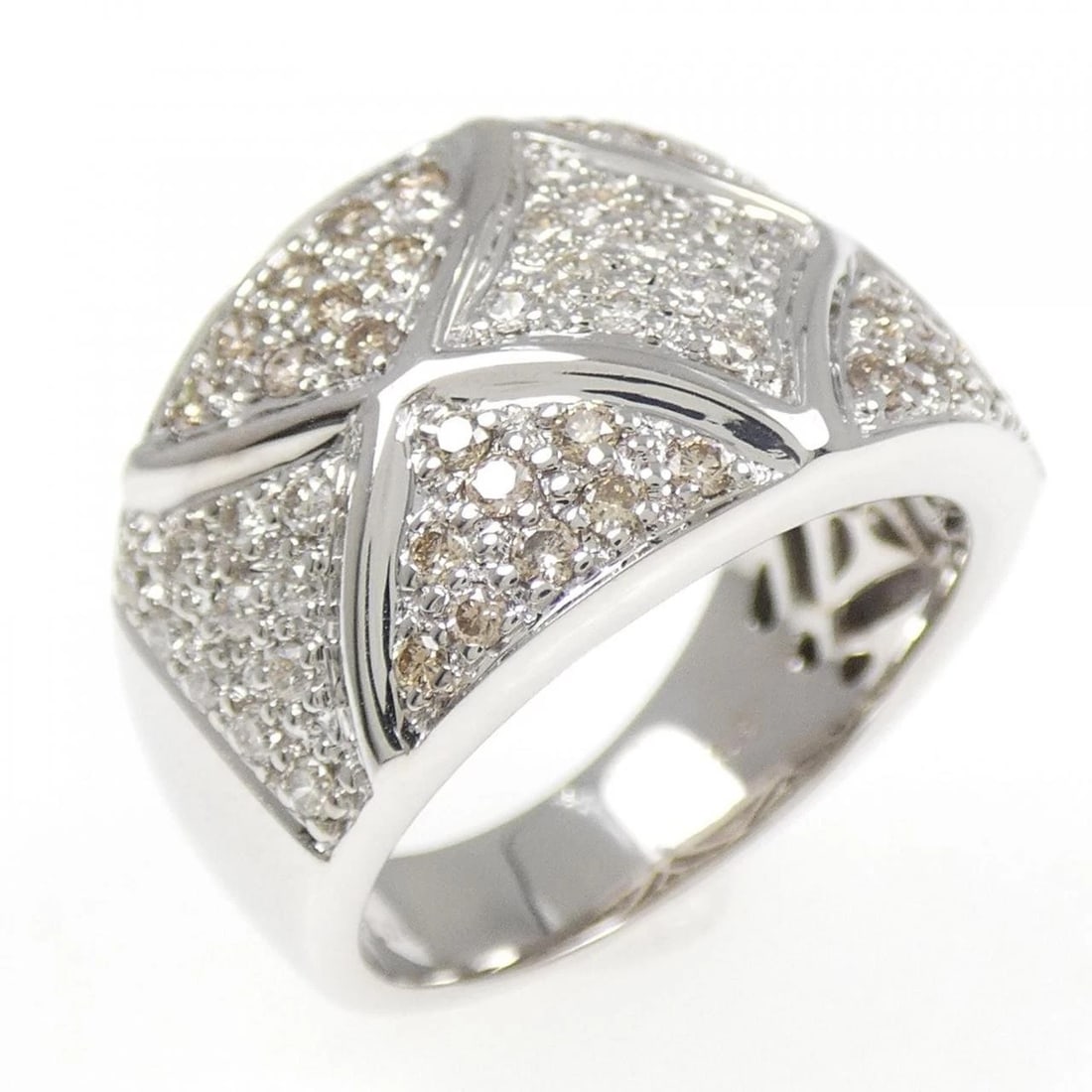 K18WG DIAMOND RING: K18WG Diamond Ring Brand: Unbranded Type/Style: Diamond Ring Material: K18 white gold, Color: white gold Size: US 6 1/4 Accessories: None Accessories Notice: When purchasing pre-owned good