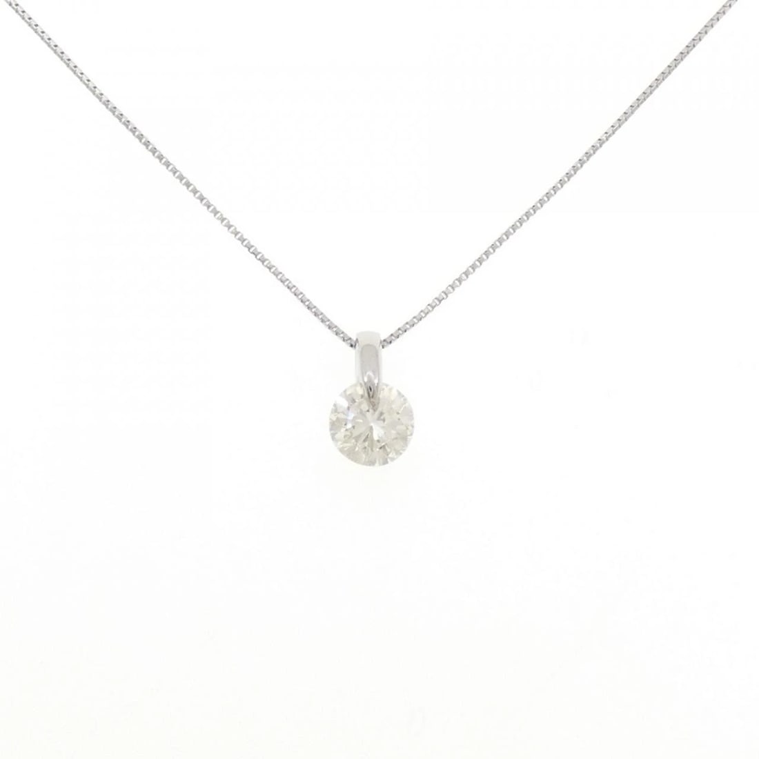 PT900/PT850 DIAMOND NECKLACE: PT900/PT850 Diamond Necklace Brand: Unbranded Type/Style: Diamond Necklace Material: Platinum900/Platinum850, Main Stone/Creation Natural Color: Silver Size: 45cmActual Size Pendant length approx. x